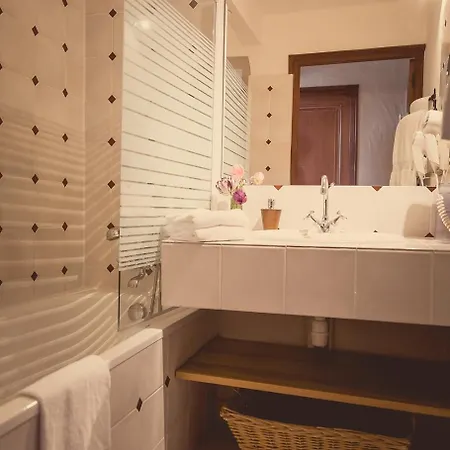 Eco-domaine La Fontaine - Residence-spa - 300 M De La Fontaine Aux Bretons Apartahotel 3*