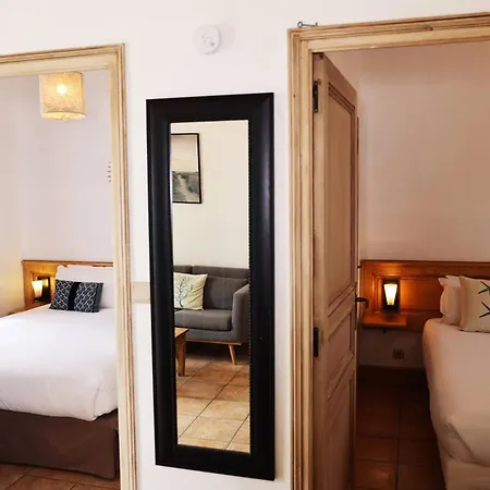 Apartahotel Eco-domaine La Fontaine - Residence-spa - 300 M De La Fontaine Aux Bretons 3*