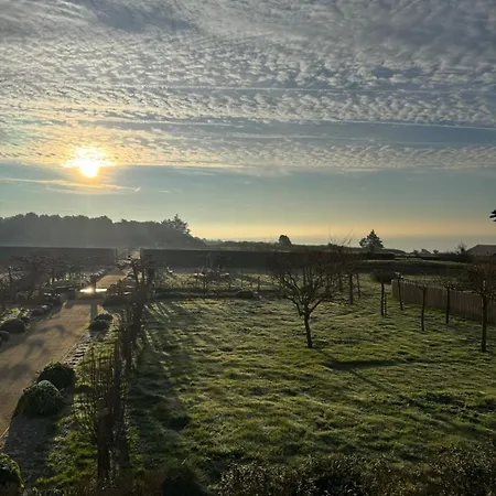 Eco-domaine La Fontaine - Residence-spa - 300 M De La Fontaine Aux Bretons Aparthotel