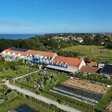 Aparthotel Eco-domaine La Fontaine - Residence-spa - 300 M De La Fontaine Aux Bretons 3*