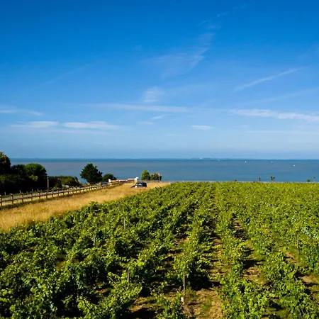 Eco-domaine La Fontaine - Residence-spa - 300 M De La Fontaine Aux Bretons Aparthotel 3*