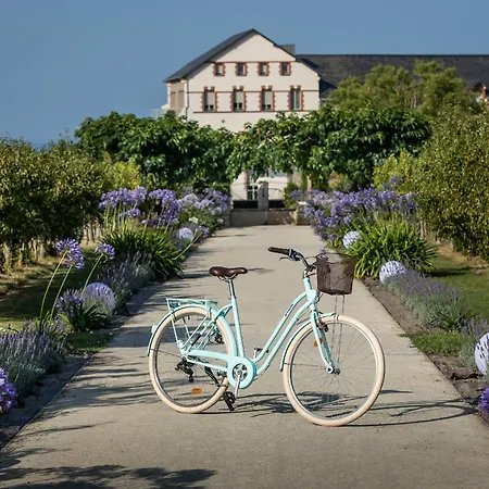 Lägenhetshotell Eco-domaine La Fontaine - Residence-spa - 300 M De La Fontaine Aux Bretons 3*