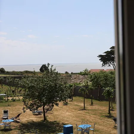 Eco-domaine La Fontaine - Residence-spa - 300 M De La Fontaine Aux Bretons Aparthotel 3*