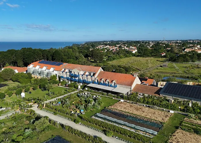 Apartmanhotel Eco-domaine La Fontaine - Residence-spa - 300 M De La Fontaine Aux Bretons 3*