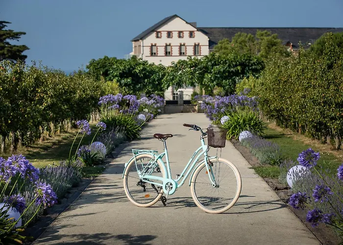 Apartmanhotel Eco-domaine La Fontaine - Residence-spa - 300 M De La Fontaine Aux Bretons 3*