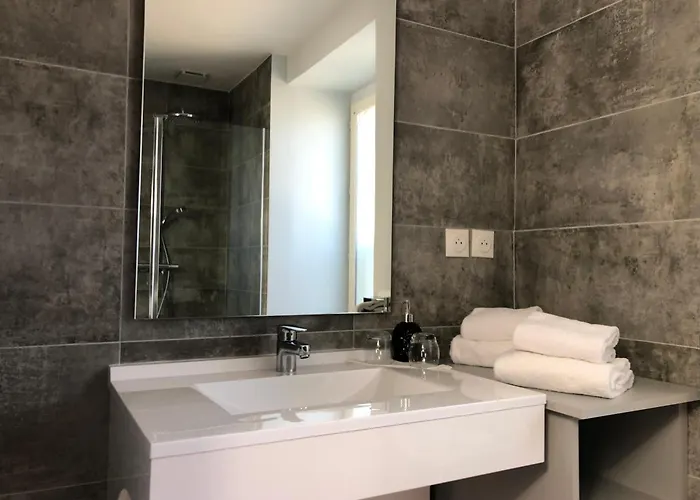 Eco-domaine La Fontaine - Residence-spa - 300 M De La Fontaine Aux Bretons 3*